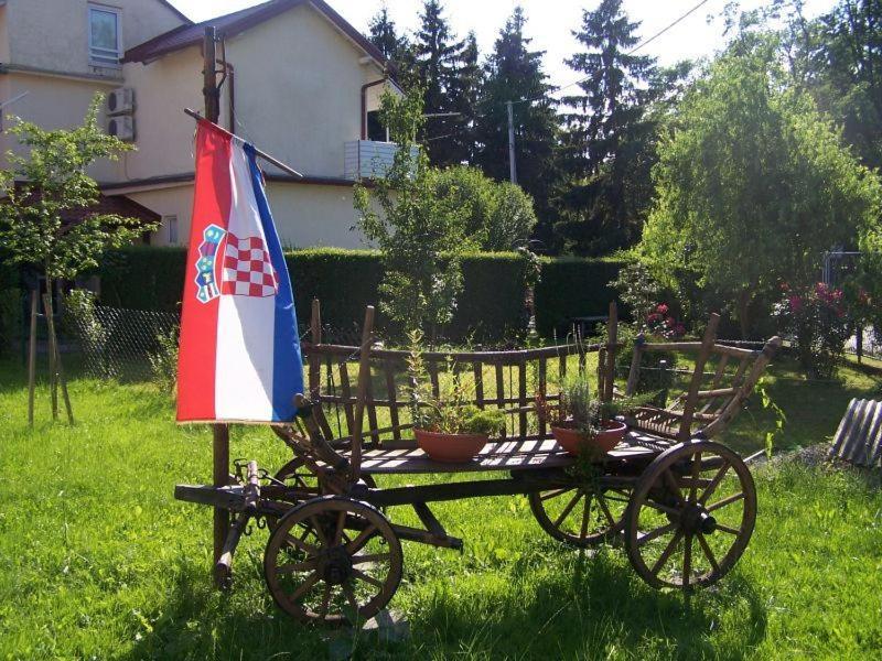 Guest House Ivac Inn Zagreb Airport Velika Gorica Bagian luar foto