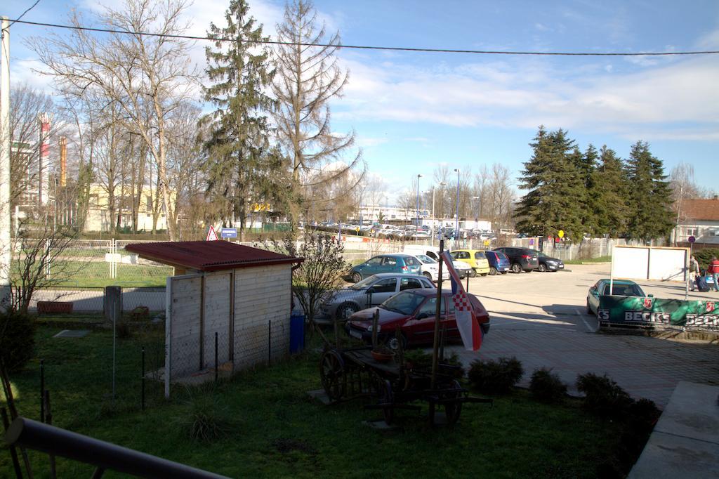 Guest House Ivac Inn Zagreb Airport Velika Gorica Bagian luar foto
