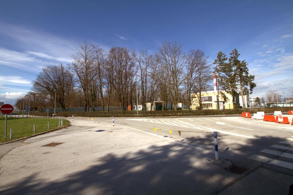 Guest House Ivac Inn Zagreb Airport Velika Gorica Bagian luar foto